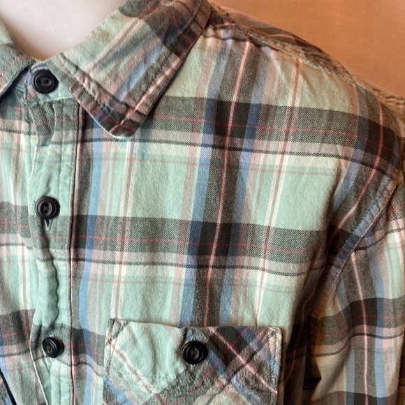American Eagle outfitters size medium green, gray blue button up flannel - Picture 9 of 9